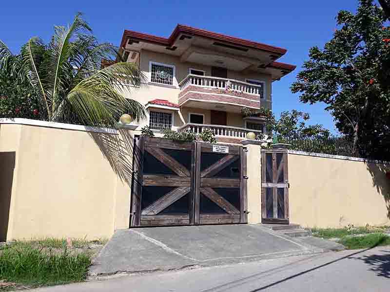 9BR House and Lot for Sale in AFPOVAI Village, Taguig