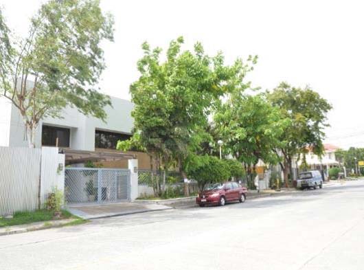 Two-story Office Building for Lease in San Isidro, Paranaque