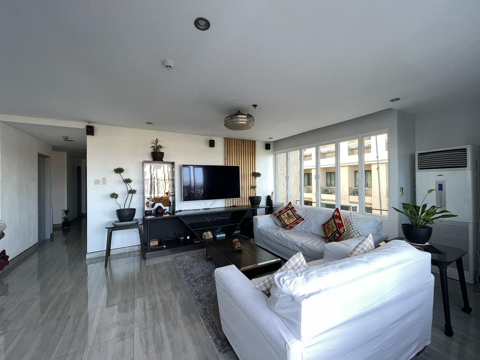 2BR unit for lease in Renaissance Tower, Ortigas, Pasig City