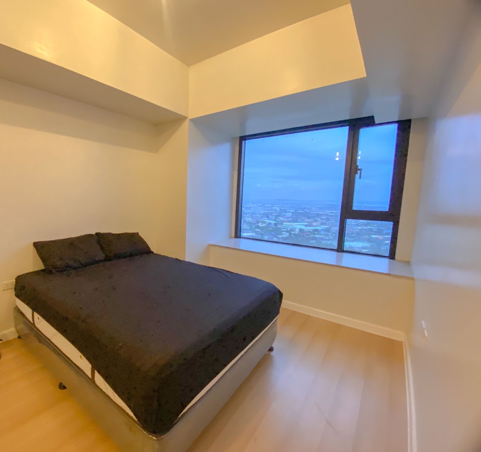 1BR Unit for sale in Mandani Bay Suites, Mandaue